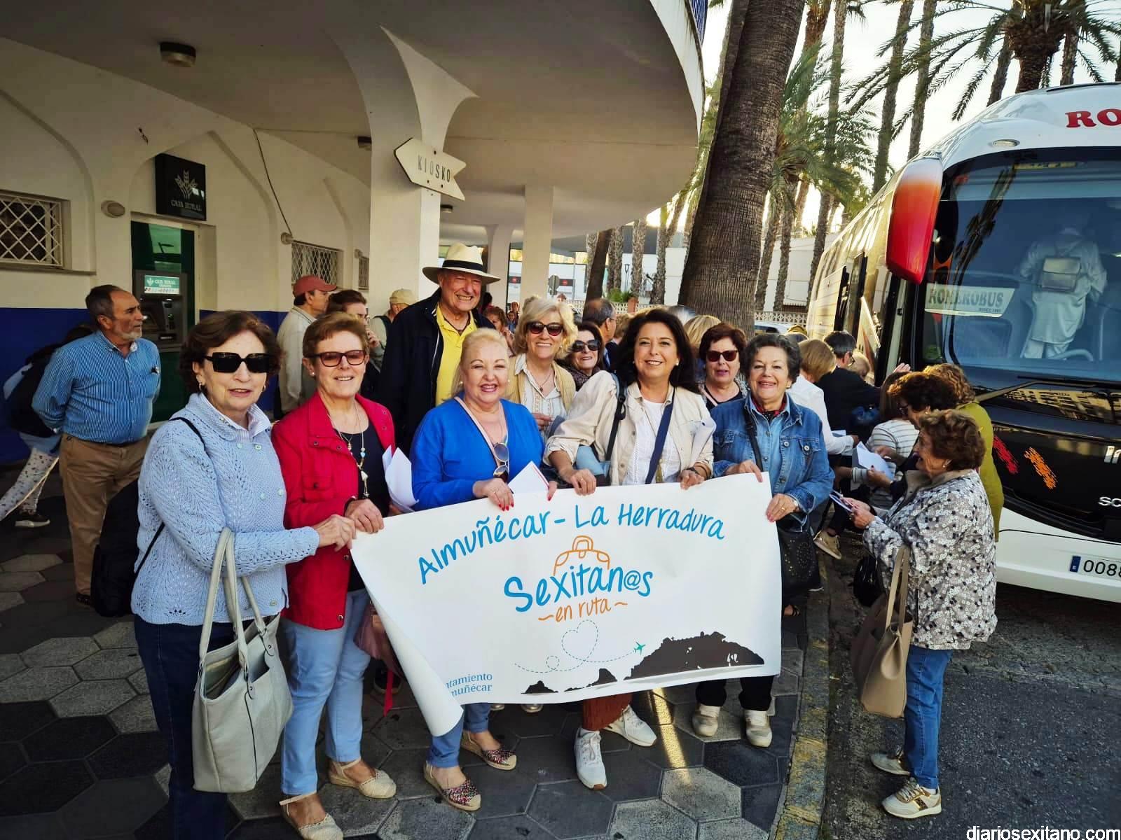 Un grupo de 56 pensionistas de Almuñécar y La Herradura participan en un  viaje por tierras de Jaén - Diario Sexitano